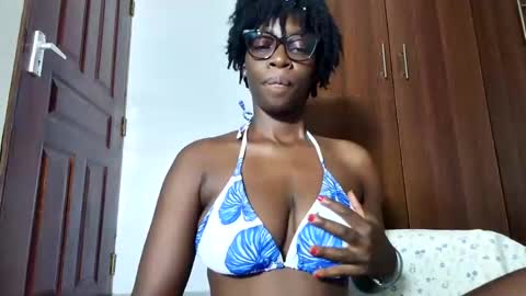 Snapshot of afro_pop chatting on 04/24/26, 12:46 Leah online show from 04/24/26, 12:46