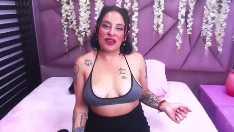 Snapshot of afroditaowen_ chatting on 10/24/25, 11:39 afroditaowen_ online show from 10/24/25, 11:39