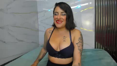 Snapshot of afroditaowen_ chatting on 11/12/25, 11:10 afroditaowen_ online show from 11/12/25, 11:10