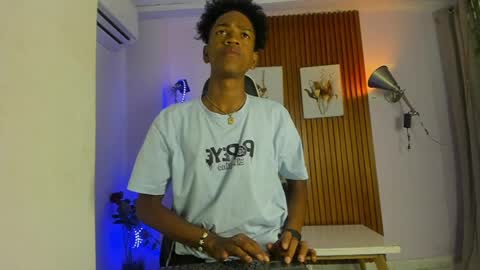 Snapshot of afrowayuu chatting on 05/19/26, 05:52 afrowayuu online show from 05/19/26, 05:52