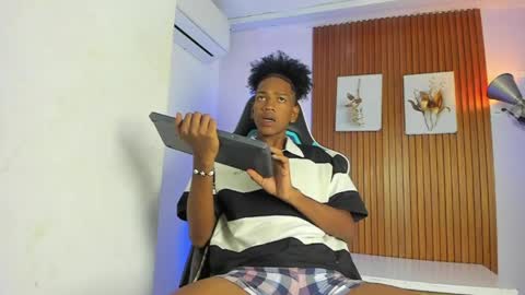 Snapshot of afrowayuu chatting on 05/20/26, 05:52 afrowayuu online show from 05/20/26, 05:52