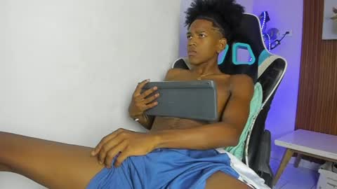 Snapshot of afrowayuu chatting on 05/21/26, 06:15 afrowayuu online show from 05/21/26, 06:15