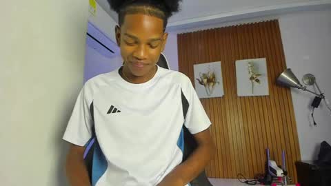 Snapshot of afrowayuu chatting on 06/05/26, 05:51 afrowayuu online show from 06/05/26, 05:51