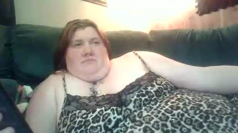 Snapshot of afterhoursangle35 chatting on 04/19/26, 12:11 Babygirls353637 online show from 04/19/26, 12:11