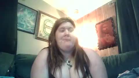 Snapshot of afterhoursangle35 chatting on 04/25/26, 01:41 Babygirls353637 online show from 04/25/26, 01:41