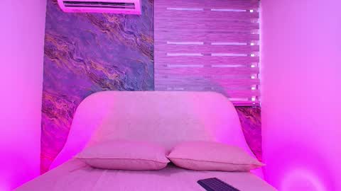 Snapshot of agata_01_ chatting on 11/18/25, 12:31 Ana online show from 11/18/25, 12:31