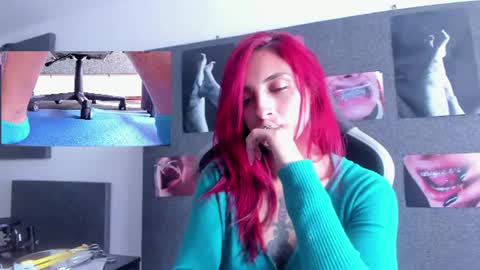 Agata Collinss online show from 06/25/26, 08:46