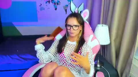 Snapshot of agatasilk chatting on 06/13/26, 09:35 Agata online show from 06/13/26, 09:35