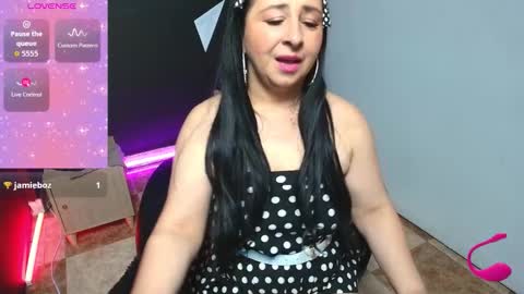 A G A T A T H O M P S O N online show from 09/25/25, 07:39