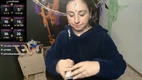 A G A T A T H O M P S O N online show from 10/28/25, 08:29