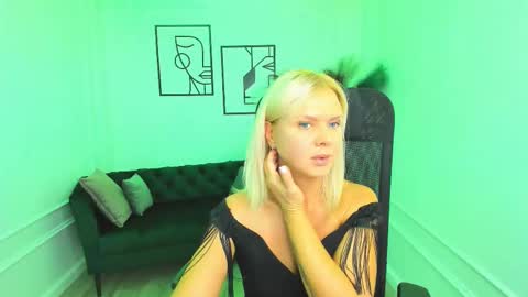 Snapshot of agathaklouin chatting on 09/14/25, 07:24 Agatha online show from 09/14/25, 07:24