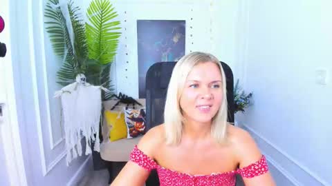 Snapshot of agathaklouin chatting on 10/19/25, 07:14 Agatha online show from 10/19/25, 07:14