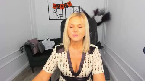 Snapshot of agathaklouin chatting on 10/23/25, 07:23 Agatha online show from 10/23/25, 07:23