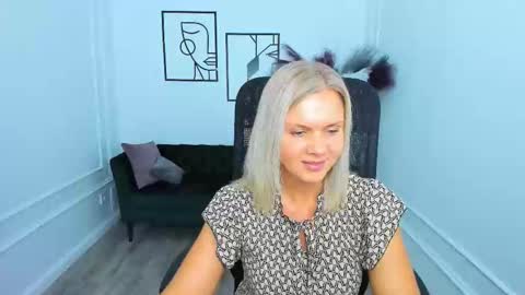 Snapshot of agathaklouin chatting on 11/09/25, 07:45 Agatha online show from 11/09/25, 07:45