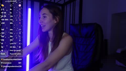 Agelina Lilly Laura online show from 01/01/25, 10:46