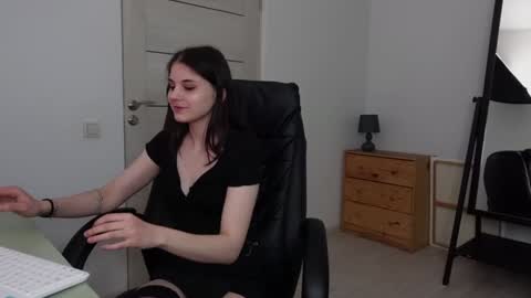 Agelina Lilly Laura online show from 01/04/25, 11:38