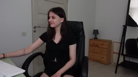 Agelina Lilly Laura online show from 01/05/25, 02:38