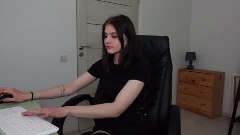 Agelina Lilly Laura online show from 01/05/25, 09:14