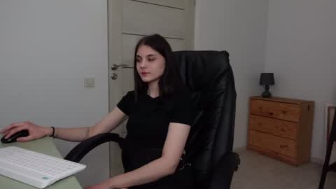 Agelina Lilly Laura online show from 01/06/25, 12:16