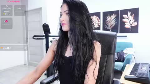 Agelina Lilly Laura online show from 06/17/26, 09:12