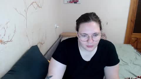 Snapshot of aglaya_fame chatting on 02/09/25, 05:54 Aglaya Fame online show from 02/09/25, 05:54