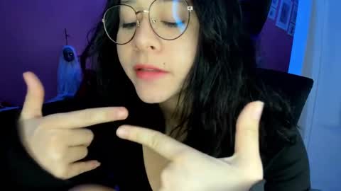 Snapshot of agnes_21 chatting on 10/05/25, 01:31  ines  online show from 10/05/25, 01:31
