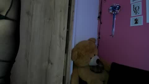 Snapshot of agnes_21 chatting on 10/17/25, 02:41  ines  online show from 10/17/25, 02:41