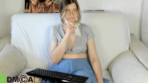 Agnes online show from 09/19/25, 08:38