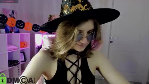 Agnes online show from 10/28/25, 07:56