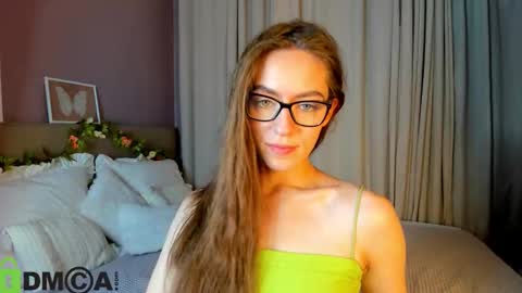 Snapshot of agnes_wells chatting on 11/04/25, 09:19 agnes wells online show from 11/04/25, 09:19