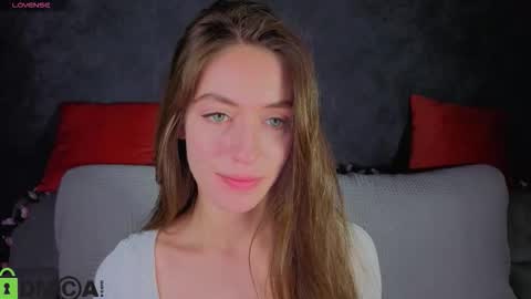 Snapshot of agnes_wells chatting on 11/28/25, 10:18 agnes wells online show from 11/28/25, 10:18