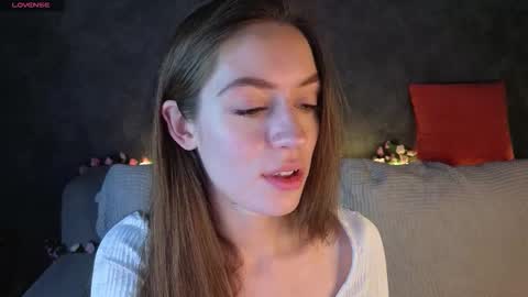 Snapshot of agnes_wells chatting on 12/18/25, 09:26 agnes wells online show from 12/18/25, 09:26