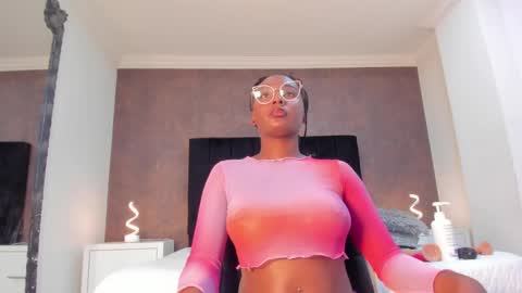 Agnes Bailey online show from 01/24/25, 01:03