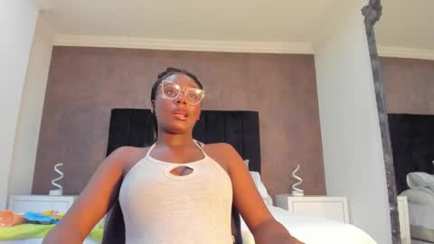 Agnes Bailey online show from 01/25/25, 01:43