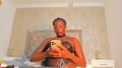 Agnes Bailey online show from 02/24/25, 06:04