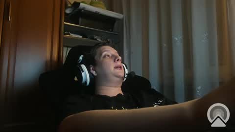 Snapshot of agnesmax chatting on 12/25/24, 02:46 Agn online show from 12/25/24, 02:46