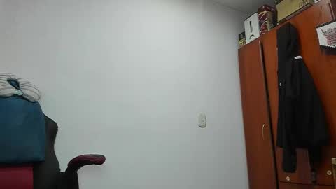 Snapshot of aguslover chatting on 11/27/25, 06:21 Agustin online show from 11/27/25, 06:21