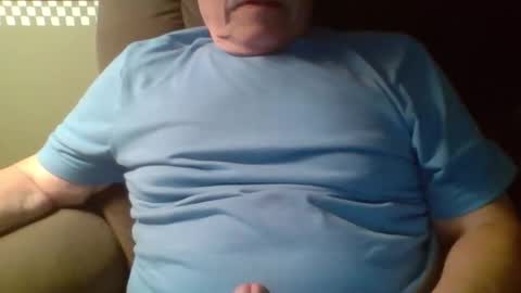 Snapshot of aguynrkfrd chatting on 11/17/25, 03:23 aguynrkfrd online show from 11/17/25, 03:23