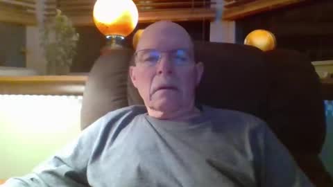 Snapshot of aguynrkfrd chatting on 12/18/25, 10:10 aguynrkfrd online show from 12/18/25, 10:10