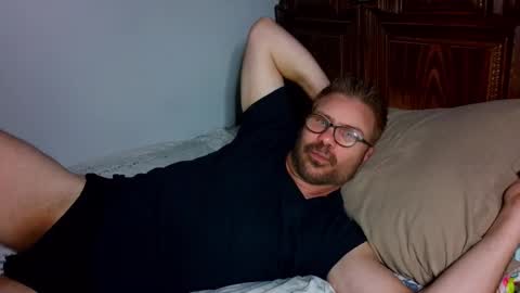 Snapshot of ahardman10 chatting on 02/25/26, 12:20 Blue Eyed Handsome Man online show from 02/25/26, 12:20