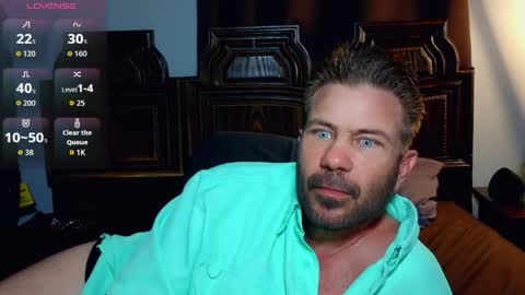 Snapshot of ahardman10 chatting on 03/27/26, 01:22 Blue Eyed Handsome Man online show from 03/27/26, 01:22
