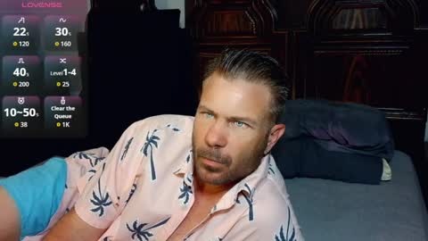 Snapshot of ahardman10 chatting on 04/13/26, 11:21 Blue Eyed Handsome Man online show from 04/13/26, 11:21