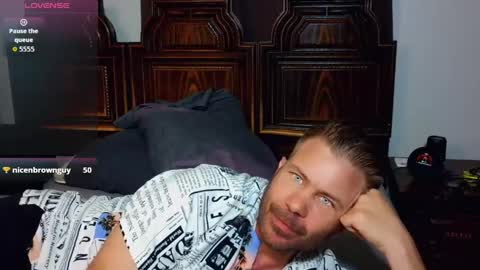 Snapshot of ahardman10 chatting on 04/15/26, 01:23 Blue Eyed Handsome Man online show from 04/15/26, 01:23