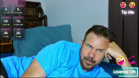 Snapshot of ahardman10 chatting on 05/18/26, 01:35 Blue Eyed Handsome Man online show from 05/18/26, 01:35