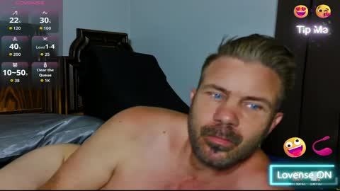 Snapshot of ahardman10 chatting on 05/31/26, 02:09 Blue Eyed Handsome Man online show from 05/31/26, 02:09