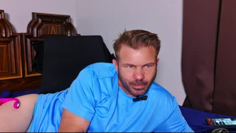 Snapshot of ahardman10 chatting on 06/11/26, 02:00 Blue Eyed Handsome Man online show from 06/11/26, 02:00