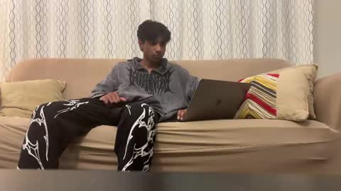 Snapshot of ahmedkhan632131 chatting on 05/31/26, 04:09 Dylan online show from 05/31/26, 04:09