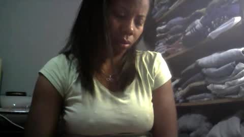 Snapshot of aicha_boobs chatting on 10/08/25, 02:09 Aicha boobs online show from 10/08/25, 02:09