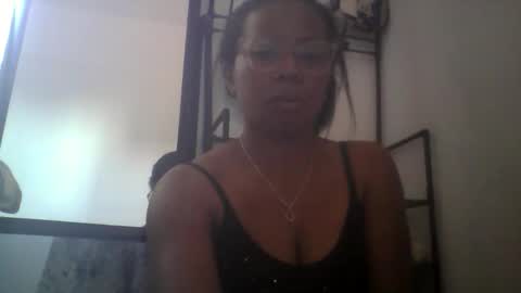 Snapshot of aicha_boobs chatting on 10/12/25, 01:21 Aicha boobs online show from 10/12/25, 01:21