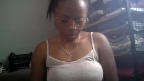 Snapshot of aicha_boobs chatting on 11/10/25, 11:20 Aicha boobs online show from 11/10/25, 11:20